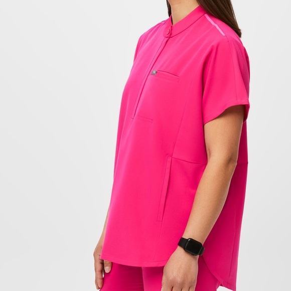 FIGS Montex Scrub Top NWT
LIMITED EDITION STYLE
CLASSIC
ICONIC Shocking Pink - Picture 3 of 7